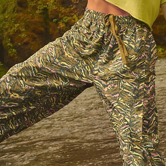 NWOT Free People Movement Cheetah Zephyr Balloon Pants High Waisted Baggy Street - Picture 10 of 11
